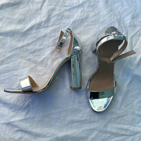 Vintage Charlotte Russe Metallic Silver Block Heels Ankle Strap Size 7 - Picture 6 of 15